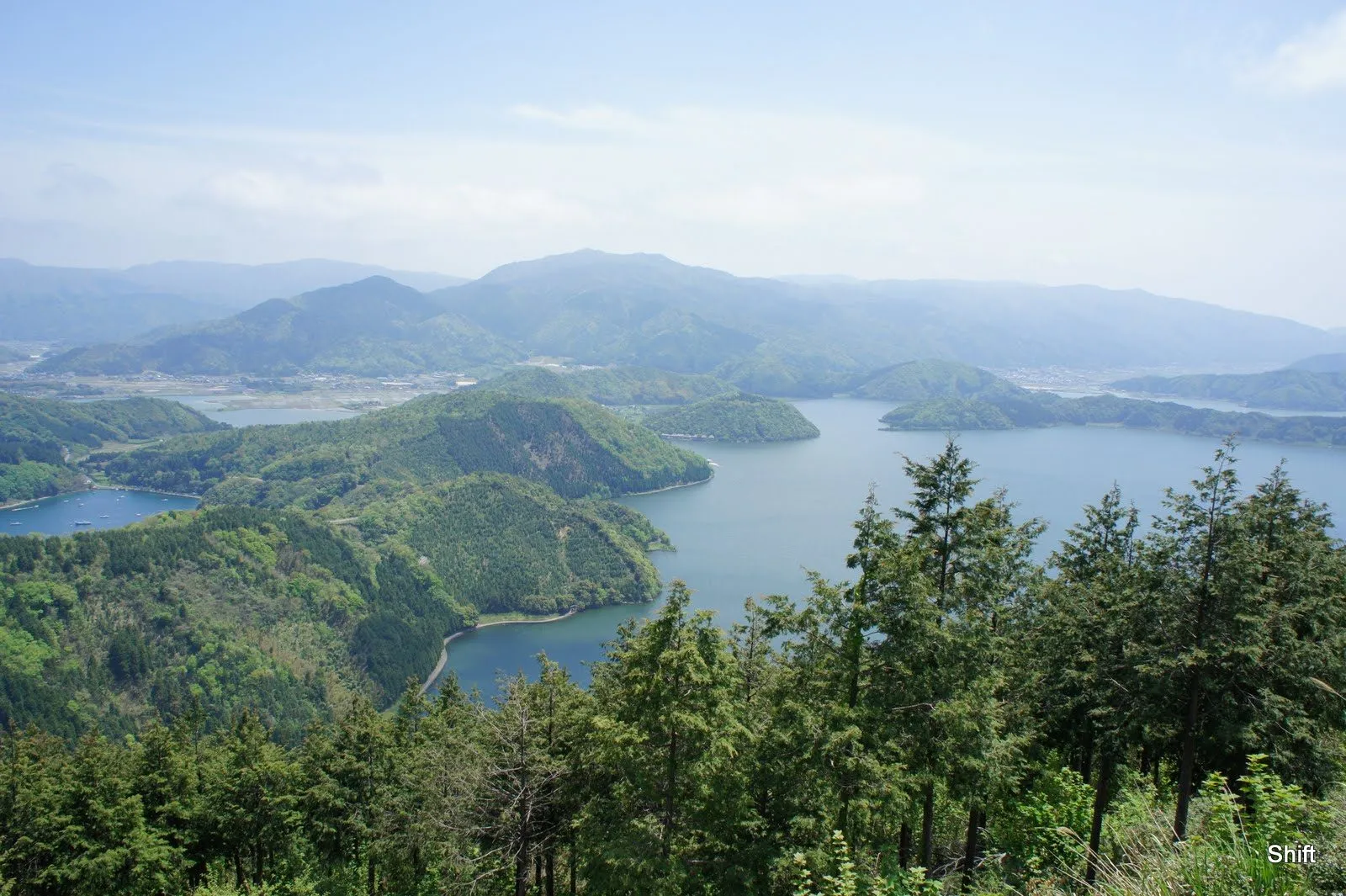 虹岳島温泉の風景