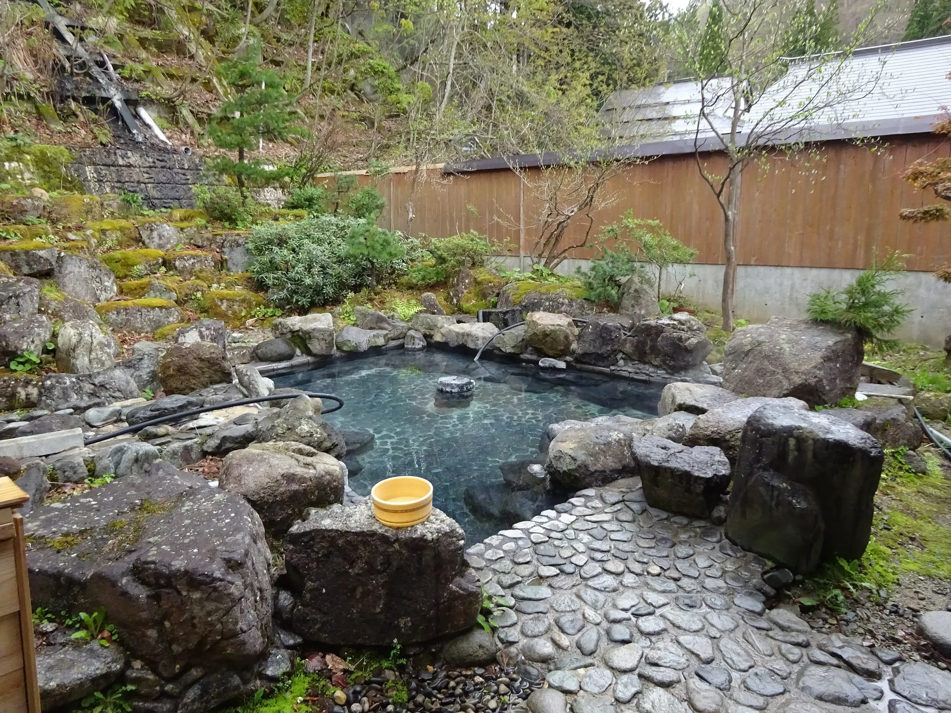 白布温泉の風景