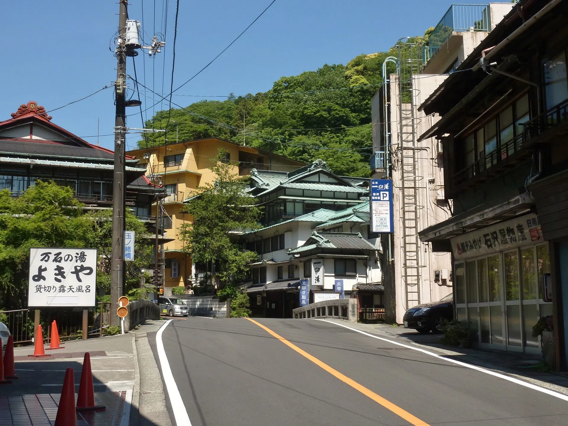 塔之沢温泉の風景